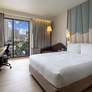 Standard Queen Room Street View